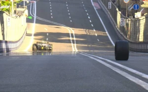 \"Formula 1\" pilotunun bolidinin təkəri çıxdı