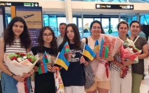 Müharibədən zərər çəkən daha bir qrup ukraynalı uşaq Azərbaycana gətirildi