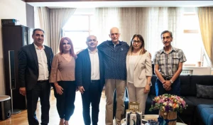 Teatr rəhbərliyi Xalq artisti Ramiz Məliki 80 illik yubileyi münasibətilə təbrik etdi - FOTO