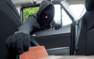 “Mercedes”dən 20 min manat oğurlandı