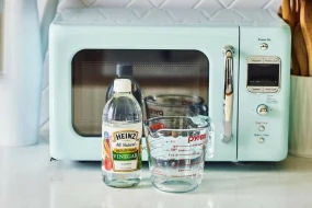 Mikrodalğalı sobanı sirkə ilə belə təmizləmək olar