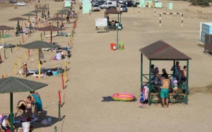 Bu ərazilərdə pulsuz çimərliklər fəaliyyət göstərir