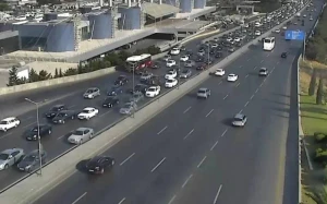 Bakının bir sıra yollarında tıxac yaranıb - SİYAHI