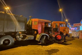 Bakıda yüklü \"KamAZ\"lar qəza törədib - FOTO