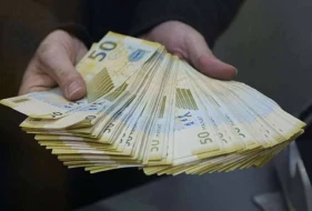 Azərbaycan manatının dövretmə sürəti azalıb