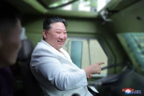 Şimali Koreya lideri Kim Çen raket istehsalını artırmağı əmr etdi