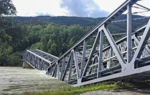 Norveçdə dəmir yolu körpüsü çökdü