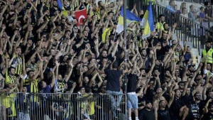 Maribor-Fənərbaxça matçında DAVA: Türk tərəfdarlara bibər qazı atıldı - VİDEO