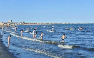Türkiyəli iş adamı Bakıda qızını boğulmaqdan xilas etdi - Özü öldü