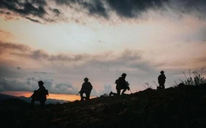 PKK-nın 2 terrorçusu Türkiyə hərbçilərinə təslim oldu