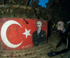 Qələbə gününü su altında qeyd etdi  