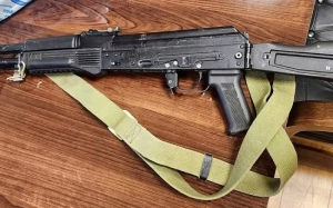 Bakıda “Kalaşnikov” satmaq istəyən şəxs saxlanıldı - FOTO