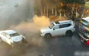 Azərbaycanda AĞIR QƏZA: İşıqfor dirəyi sıradan çıxdı - VİDEO