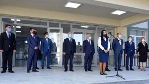 Yeni tikilən məktəb çökür: Şagirdlərin həyatı təhlükədədir? - AÇIQLAMA