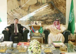 Nazir müavini həmkarı ilə sülhü müzakirə etdi