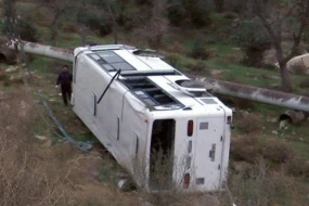 Azərbaycanda avtobus aşdı - Xəsarət alanlar var (YENİLƏNDİ)