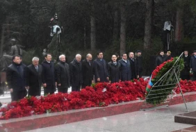 İqtisadiyyat Nazirliyinin kollektivi Heydər Əliyevin məzarını ziyarət etdi