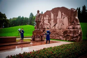 ADU-nun əməkdaşları Heydər Əliyevin məzarını ziyarət ediblər - FOTOLAR