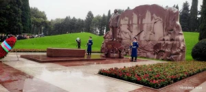 Əqli Mülkiyyət Agentliyinin rəhbərliyi və kollektivi Heydər Əliyevin məzarını ziyarət etdi - FOTOLAR