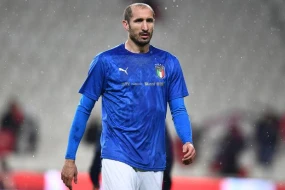 Məşhur italiyalı futbolçu karyerasını başa vurur