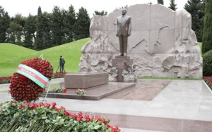 ETSN kollektivi Heydər Əliyevin məzarını ziyarət etdi