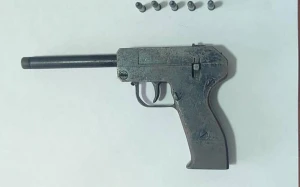Örüşdən tapança tapıldı