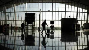 Yağan güclü qar səbəbindən minlərlə aviareys təxirə salındı