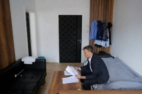 Bələdiyyə başçısı seçildi amma 7 aydır ofisindən çıxa bilmir