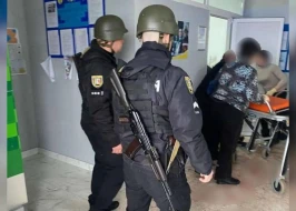 Deputat iclasda qumbara PARTLATDI - VİDEO