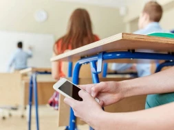 Məktəblərdə telefon qadağan edilib? - Rəsmi AÇIQLAMA