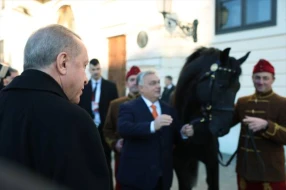 Macarıstanın baş naziri Orbandan yumoristik yazı: \"1 at gücü verdim, əvəzində 435 at gücü aldım\"