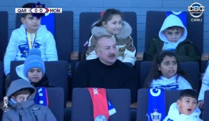 İlham Əliyev Xankəndidəki oyunu şəhid övladları ilə birgə izləyir - VİDEO