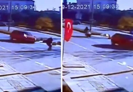 Ölümdən qaça bilmədi - Avtomobildən qaçan piyadanı motosiklet vurdu