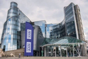 Bu ölkədə dövlət televiziya və radiosu ləğv edildi