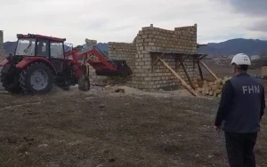 Bu qanunsuz tikililər söküldü - VİDEO