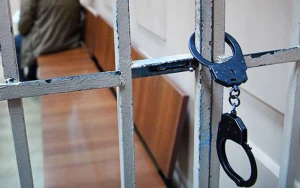 İnzibati həbs cəzası çəkən narkotik aludəçisi ÖLDÜ