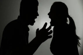Həyat yoldaşı ilə mübahisə edən kişi onun pitonunun başını dişləyərək... - FOTO