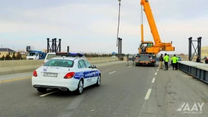 M1 magistral avtomobil yolunda daha bir piyada keçidi inşa edilir - VİDEO/FOTO