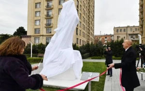 İlham Əliyev Tofiq Quliyevin abidəsinin açılışına qatıldı - FOTOLAR