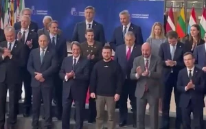 Zelenskini ondan başqa hamı alqışladı - VİDEO