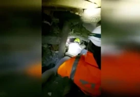 70 saat sonra dağıntılar altından xilas edilən 7 yaşlı uşaq saqqız istədi - VİDEO