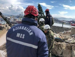 Azərbaycanın xilasediciləri dağıntılar altından 12 yaşlı qızı çıxartdı