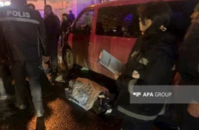 Bakıda yanan mikravtobusu söndürmək istəyən sürücü öldü