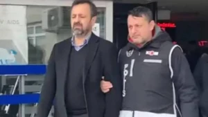 Zəlzələdə dağılan binanın saxlanılan podratçısı bina sakinlərini günahlandırdı