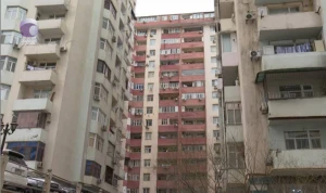 Bakıda bir-birinə yaxın tikilən təhlükəli binalar - VİDEO