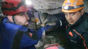 Həyat yoldaşını və övladını xilas etmək üçün həyatını qurban verdi – VİDEO