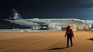 Bu ölkə Türkiyəyə 90 ton yardım daşıyan daha bir təyyarə göndərdi