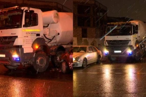 “Prius” betonqarışdıran avtomobilə çırpıldı: Xəsarət alan var - FOTO