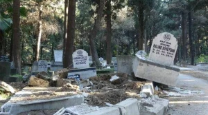 Hataydakı zəlzələ qəbirlərin dağılmasına səbəb oldu