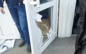 Ata elçiliyə gələnlərə qapı açmadı, dava düşdü - Həbs edilən var